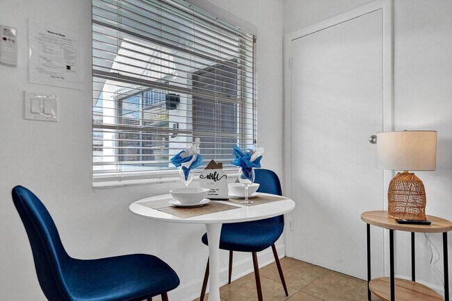 Building Photo - 335 Desoto St