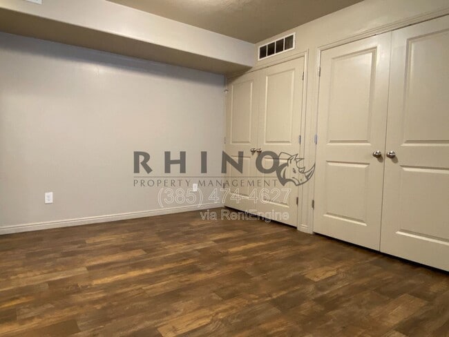 Building Photo - 6941 Village River Ln