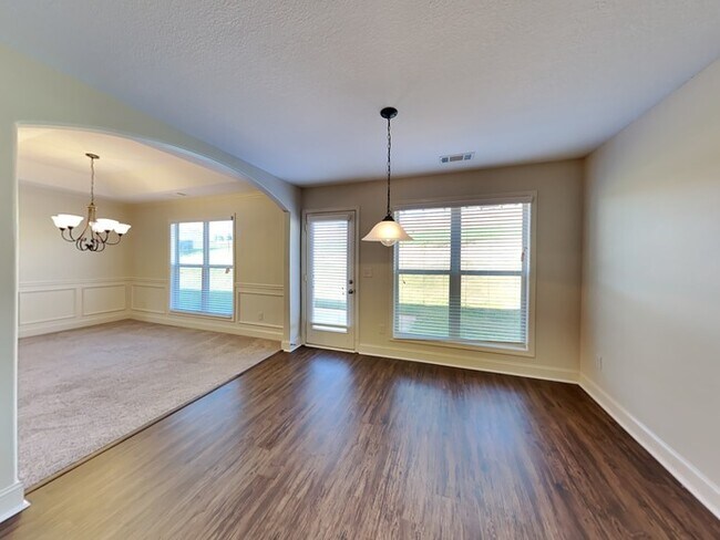 Building Photo - You'll want to see this home for yourself!