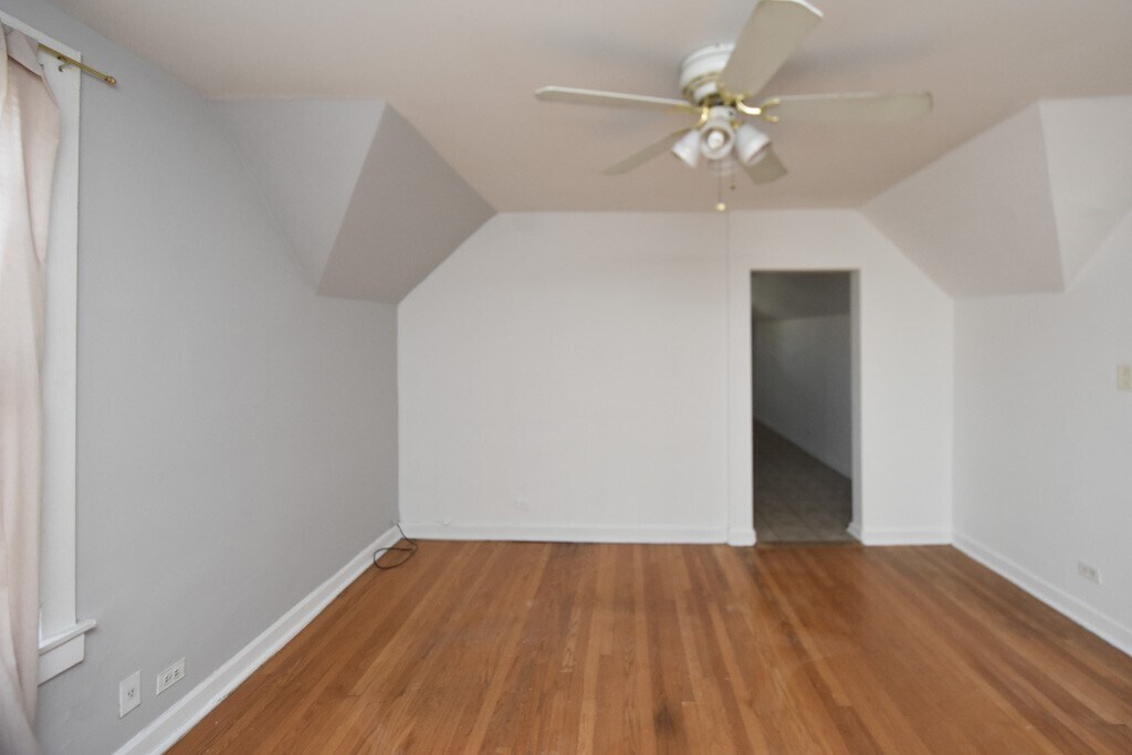 Building Photo - 3055 N Racine Ave
