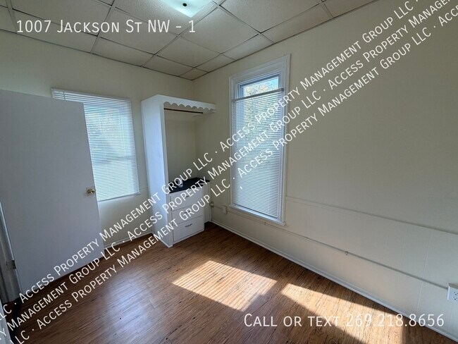 Building Photo - 1007 Jackson St NW