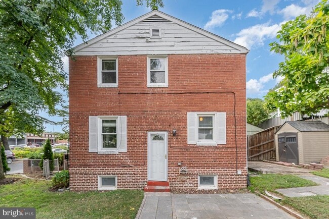 Building Photo - 3729 S Four Mile Run Dr
