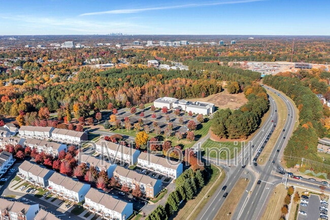 Building Photo - 15744 Kensington Palace Ln