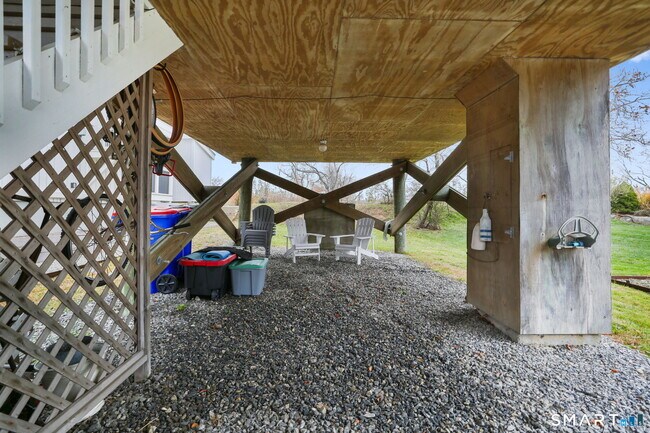 Building Photo - 1236 Fairfield Beach Rd