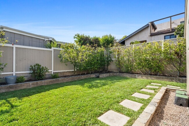 Building Photo - Stunning Single Family Home in the Heart o...