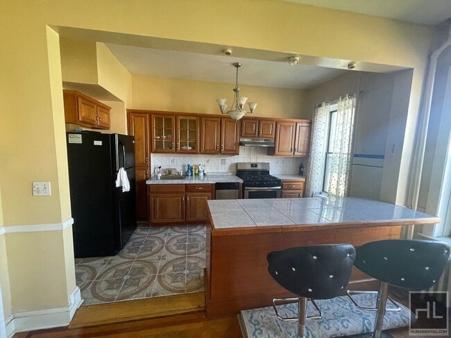 Building Photo - 349 Bradford St