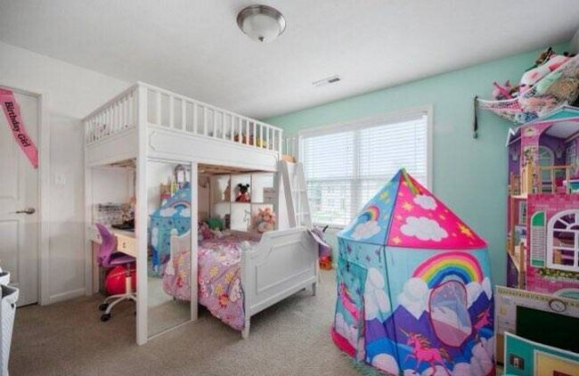 Building Photo - Luxury Living That's Worth the Wait!! COMING IN NOVEMBER