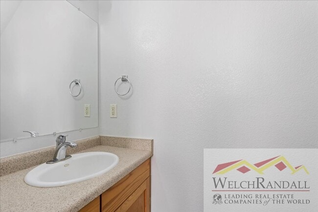 Building Photo - Beautiful 3 Bed 1.5 Bath Townhome in Ogden