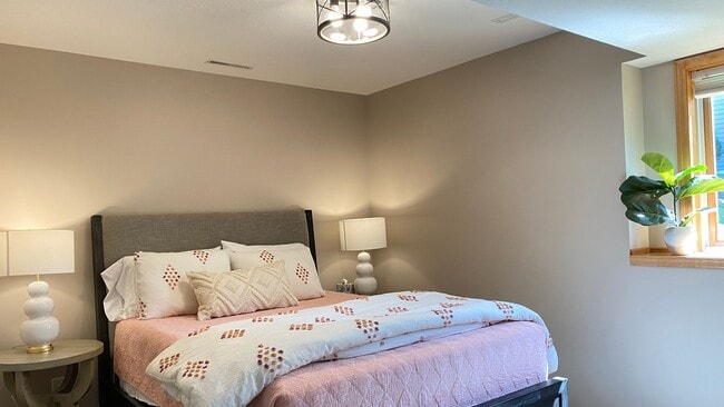 Building Photo - Cozy tranquility 6mi from Mayo 4bed/3bath