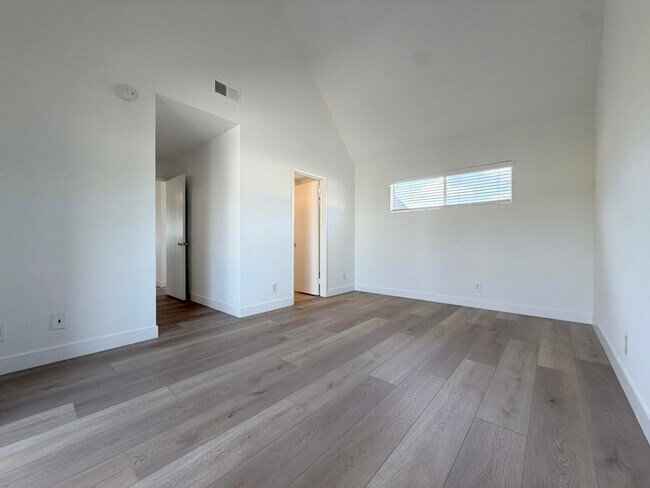 Building Photo - Alhambra Dr