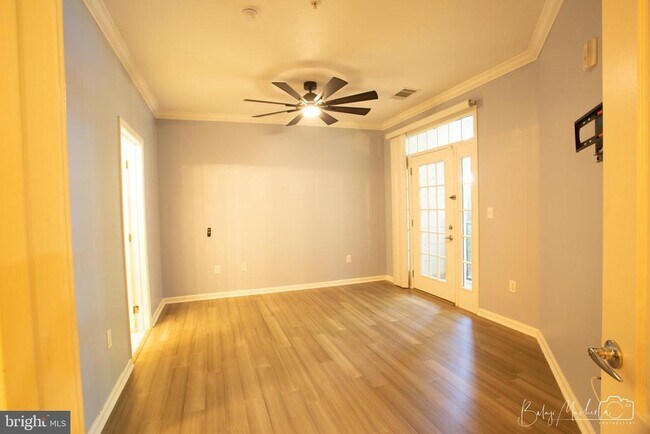 Building Photo - 350 W Elm St