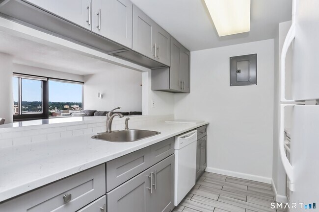Building Photo - 127 Greyrock Pl