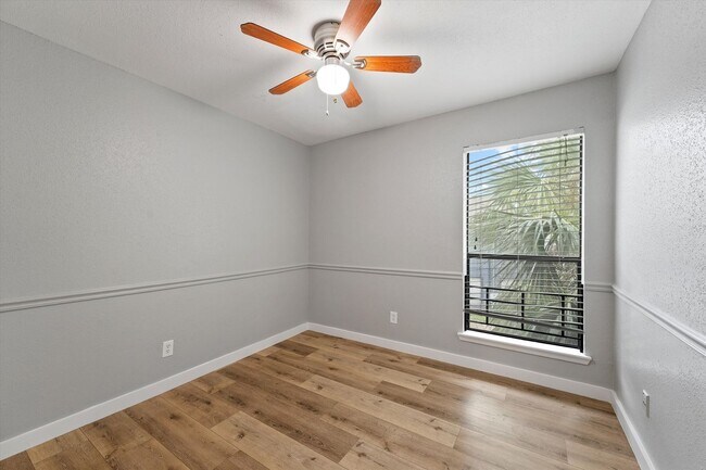 Building Photo - Stunning Remodeled Apartment in Houston!