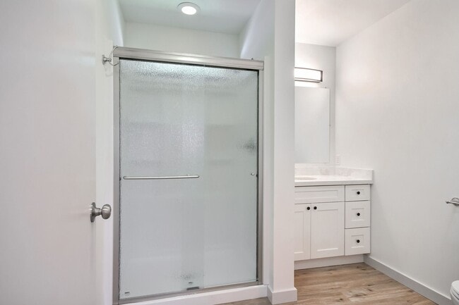 Building Photo - Beautiful 2 Bedroom 2.5 Bath Home In Everett!