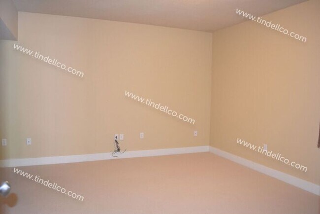 Building Photo - Beautiful and Spacious 3 Bedrooms, 2.5 Bathrooms in Raleigh Hills!