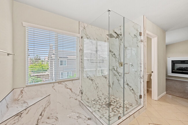Building Photo - Ideal for Large Families – 6BR/4BA Eastval...