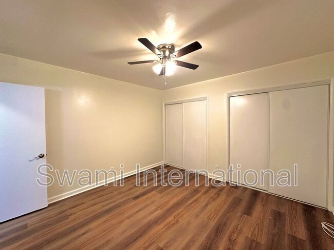 Building Photo - 674 W 27th St