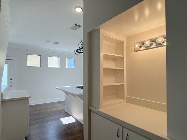 Building Photo - 5899 Fairdale Ln