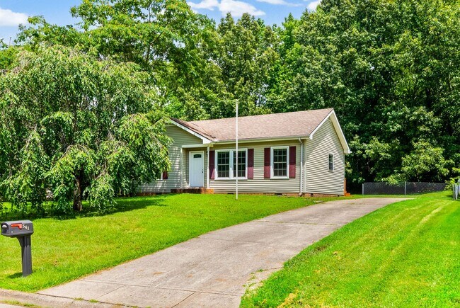 Building Photo - 541 Donna Dr
