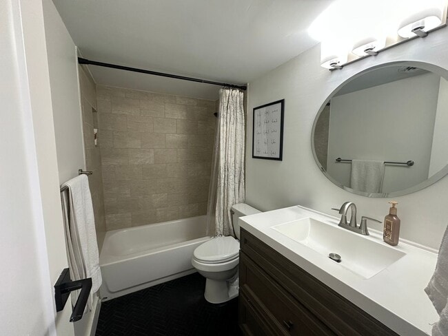 Building Photo - ALL UTILITIES INCLUDED | MOVE-IN READY | $500 OFF FIRST MONTH | AGENT BONUS