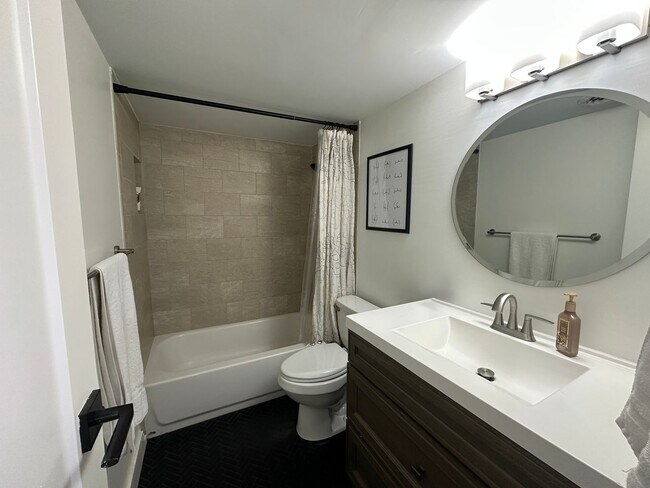 Building Photo - Beautiful 2-bedroom, 2-bathroom home nestled in the vibrant heart of Scottsdale