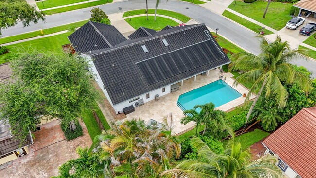 Building Photo - 12897 La Rochelle Cir