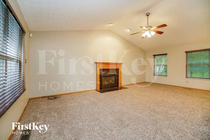 Building Photo - 5645 Blandon