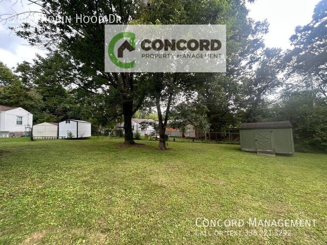 Building Photo - 2803 Robin Hood Dr