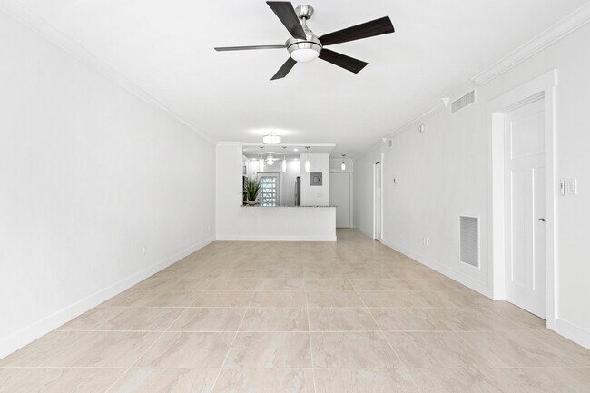 Building Photo - 2720 S Ocean Blvd