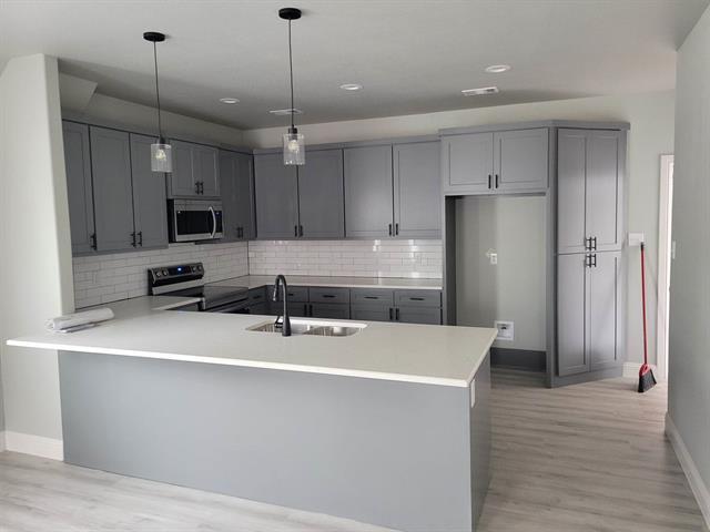 Building Photo - 2751 E 1st St