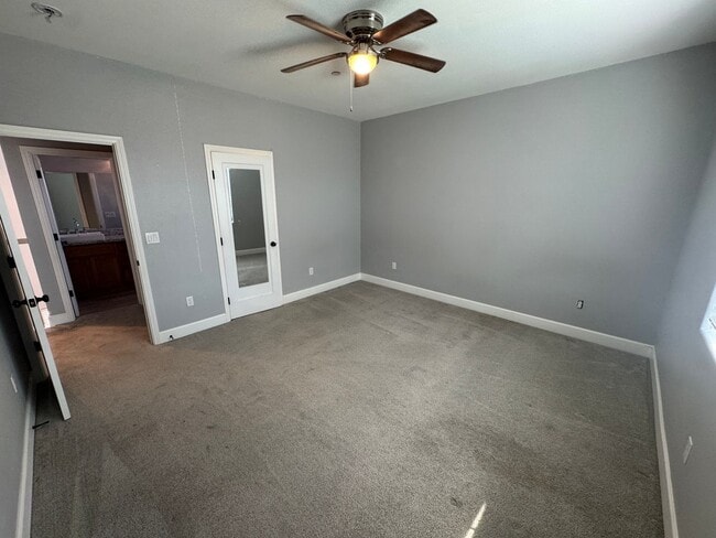 Building Photo - Oakley 4 bed, 3 bath plus flex room, Cul-d...