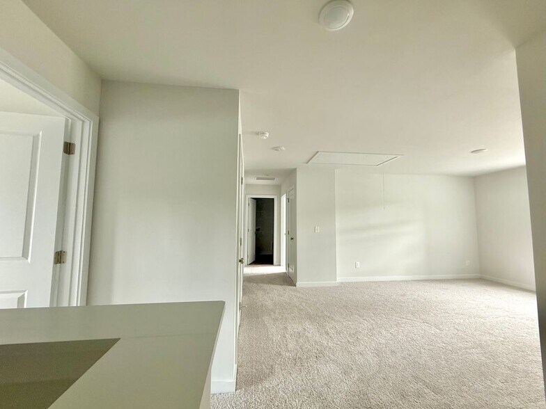 Building Photo - 5428 Aurora Trl