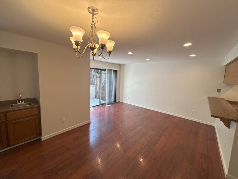 Spacious dining and family room area with wet bar - 1312 Shaddick Dr