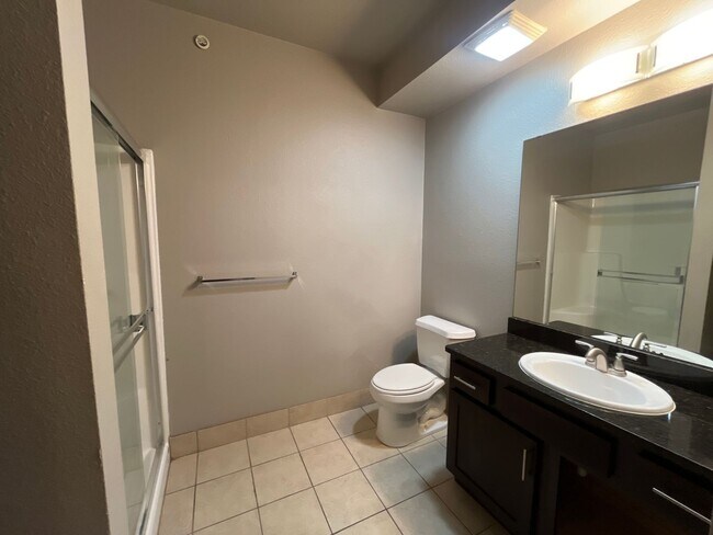 Building Photo - 2 Bedroom, 2 Bath Modern, Open Floor Plan