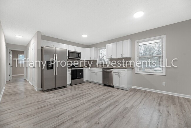 Building Photo - 2331 Woodleaf Dr