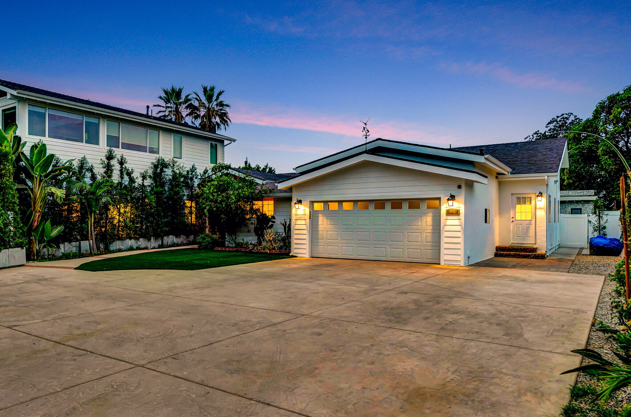 Building Photo - 5817 Ranchito Ave