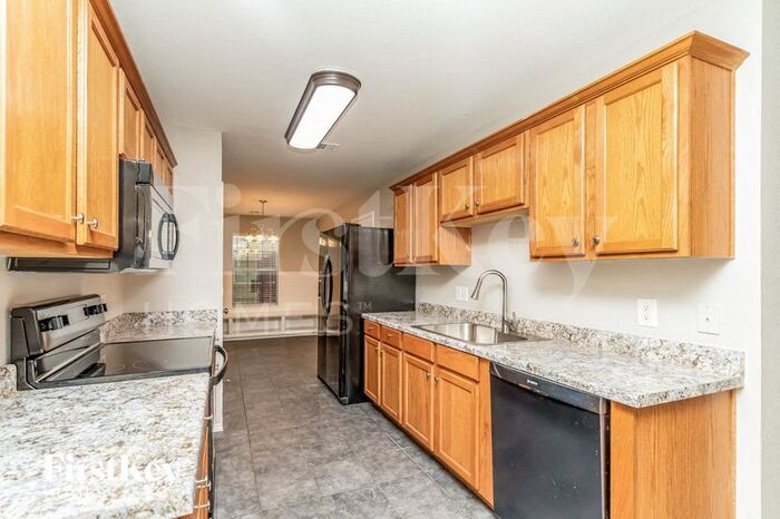 Building Photo - 2109 Chisolm Trl
