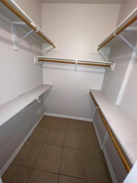 Building Photo - 618 DFW Dr