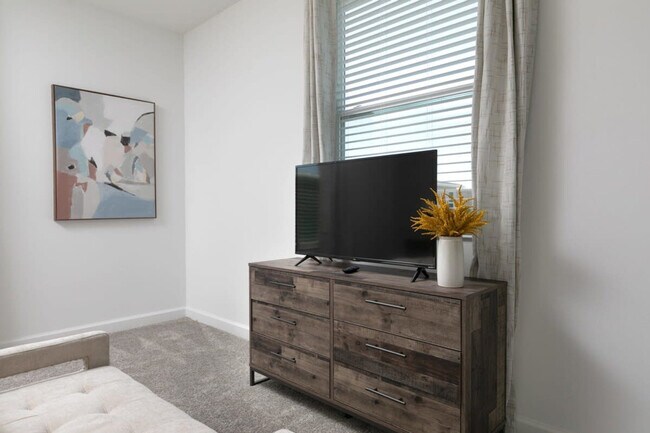 Building Photo - 4290 Paragraph Dr