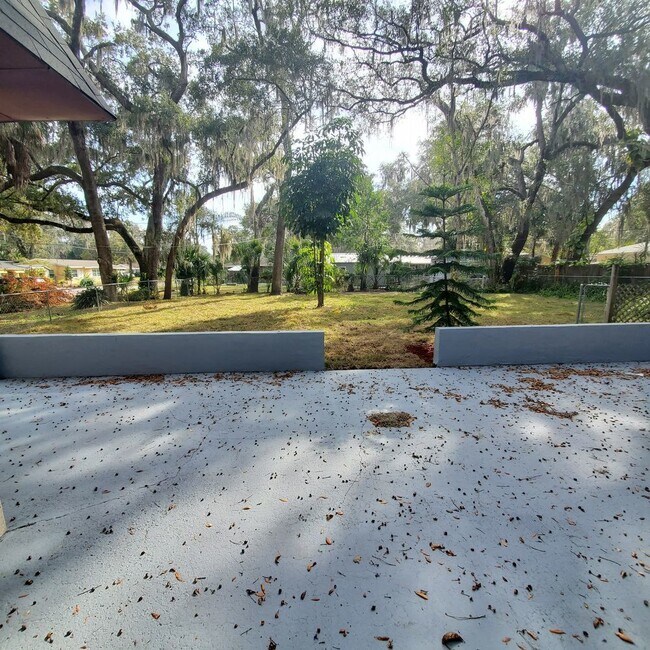 Building Photo - "Charming 3-Bed Home with Ample Space and Modern Comforts in New Port Richey!"