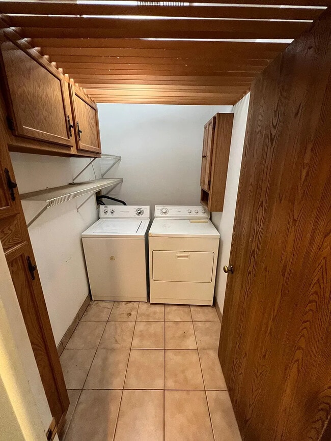 Building Photo - 4652 E 10 Mile Rd