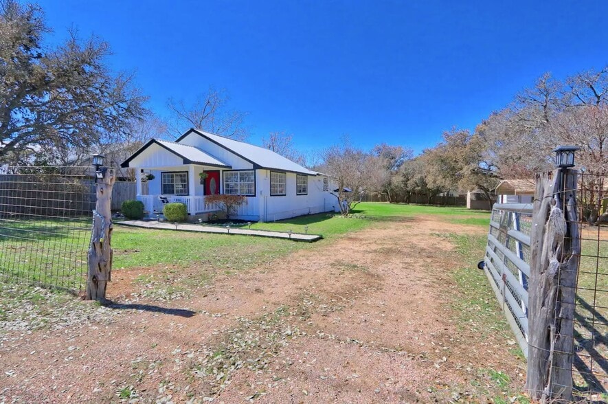 Side and Gate - 603 N Avenue N