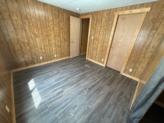 Building Photo - 3 Bed 2 Bath Updated Mobile Home with Fenc...