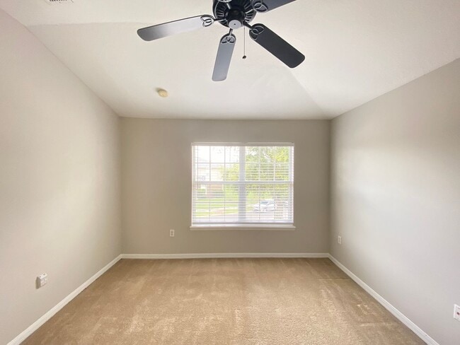 Building Photo - Newly Listed 2/2 in a Beautiful Community!