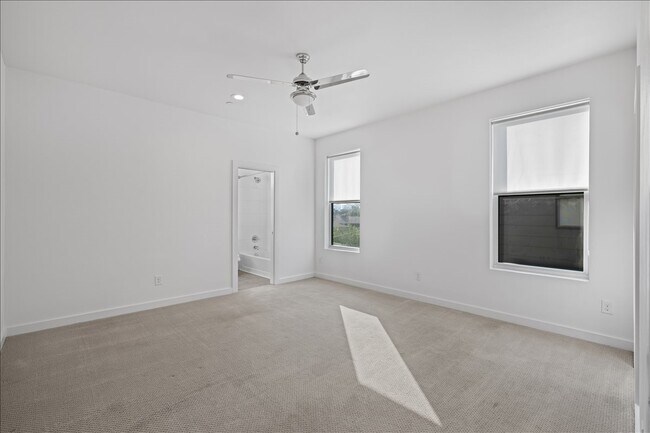 Building Photo - 1715 Bennett Ave