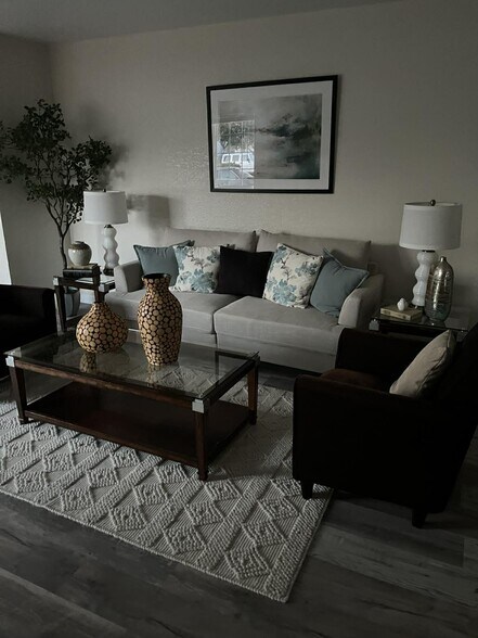 Building Photo - 36563 Beutke Dr