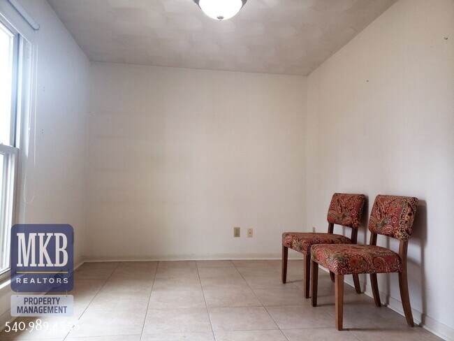 Building Photo - 3123 Glenmont Dr