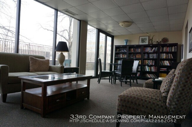 Building Photo - 207 5th Ave SW