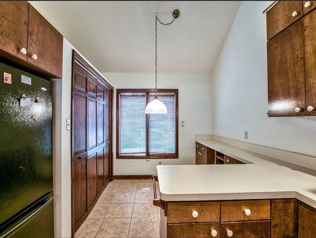 Building Photo - 3 BR/2.5 BA Townhome in Myers Park!