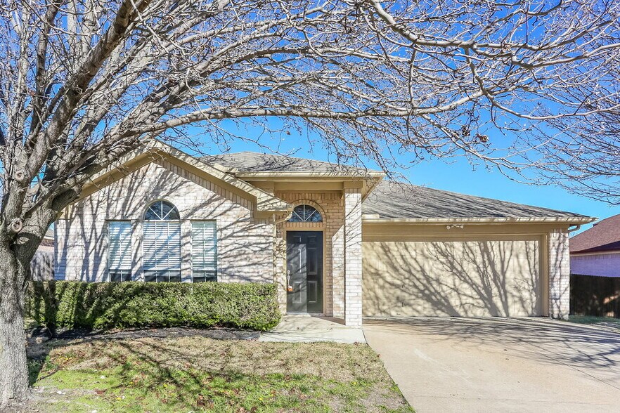 Primary Photo - 217 Hollywood Dr